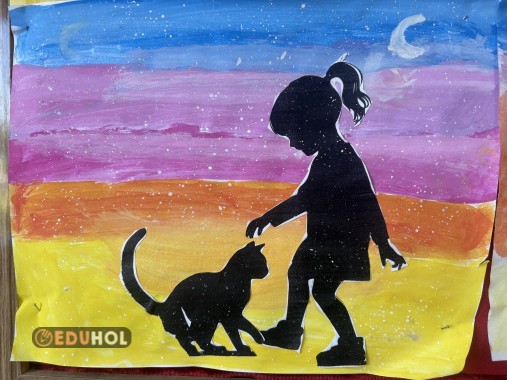 Kız ve erkek çocuk kedi gölgesi