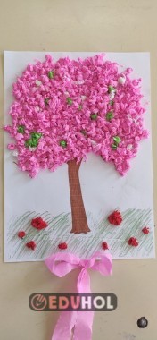 Saura ağacımız krapon kağıfıyla yapıldı.