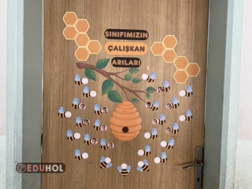 Kapı süsü arılar