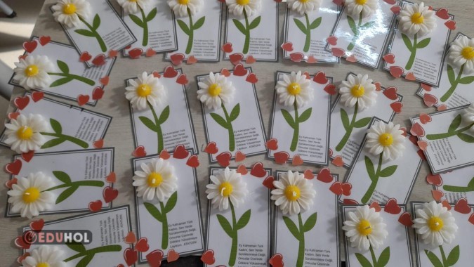 8 Mart Kadınlar Günü Mum Şablonu