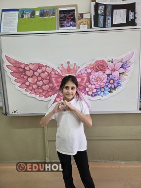 8 Mart  Dünya kadınlar günü pano Çiçek kalp kanatlar