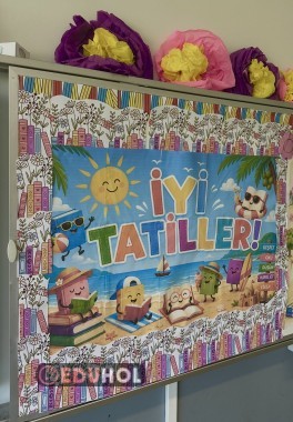 Kitap Temalı İyi Tatiller Panosu