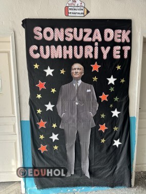 Ayakta Atatürk
