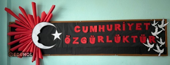 Cumhuriyet Bayramı Pano ( Cumhuriyet Özgürlüktür yazı ve kuş şablonu )