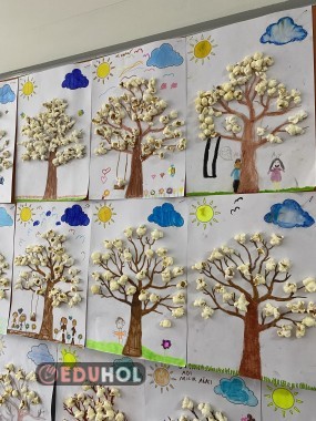 Mısırdan çiçekli ağacımız