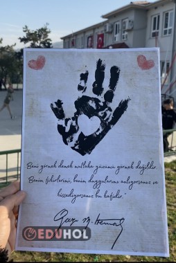 10 Kasım kalpli el baskısı🤍